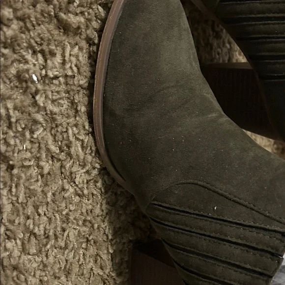 Yoki Dark Olive Block Heel Mules - Picture 3 of 4